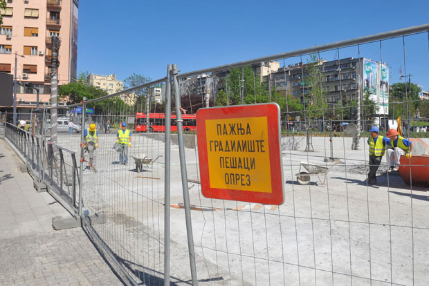 Мајстори почели поправку Славије!